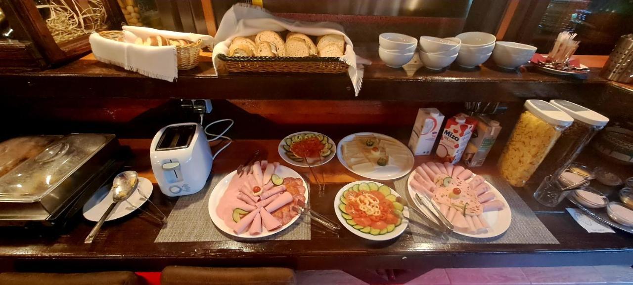 Hotel Barbizon Nyiregyhaza Ngoại thất bức ảnh