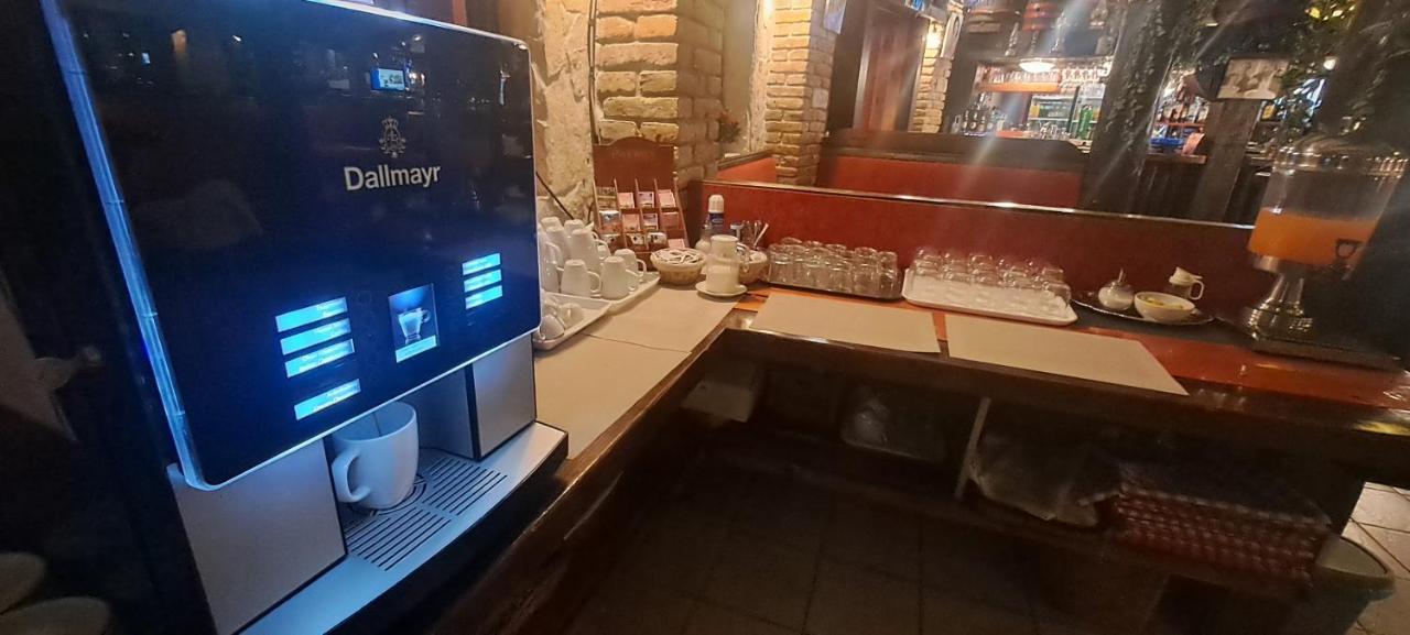 Hotel Barbizon Nyiregyhaza Ngoại thất bức ảnh