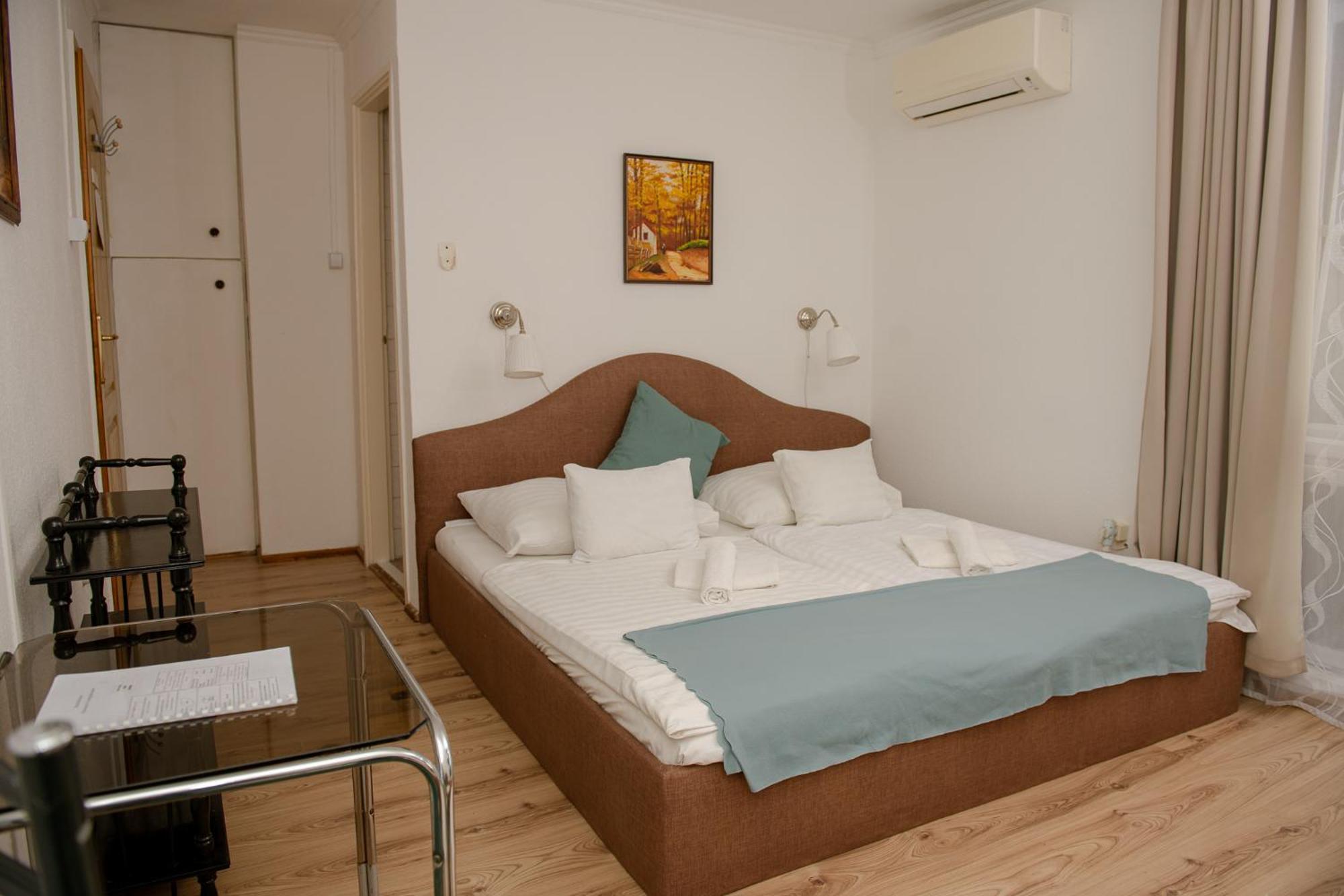 Hotel Barbizon Nyiregyhaza Ngoại thất bức ảnh