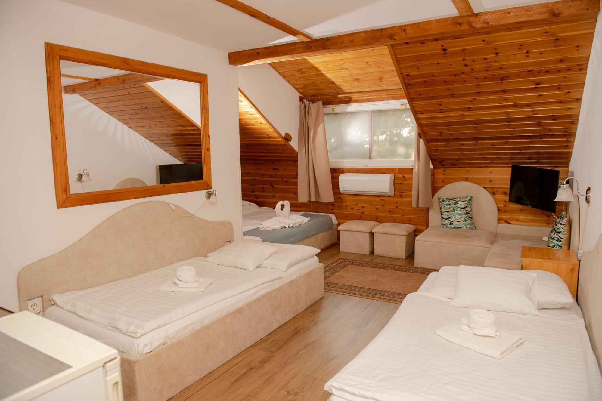 Hotel Barbizon Nyiregyhaza Ngoại thất bức ảnh