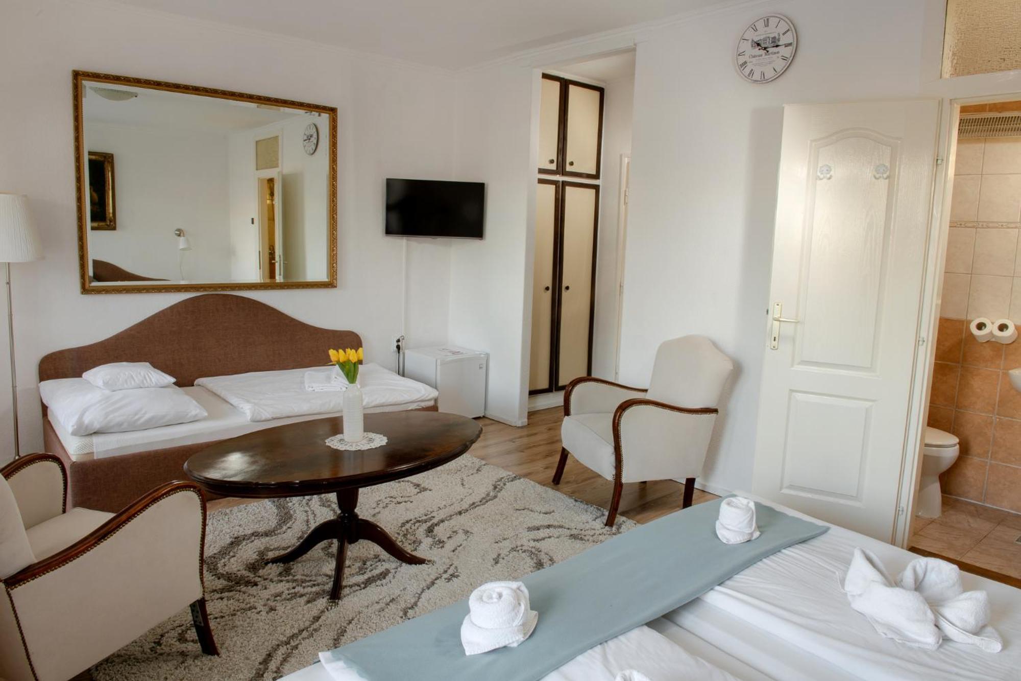 Hotel Barbizon Nyiregyhaza Ngoại thất bức ảnh