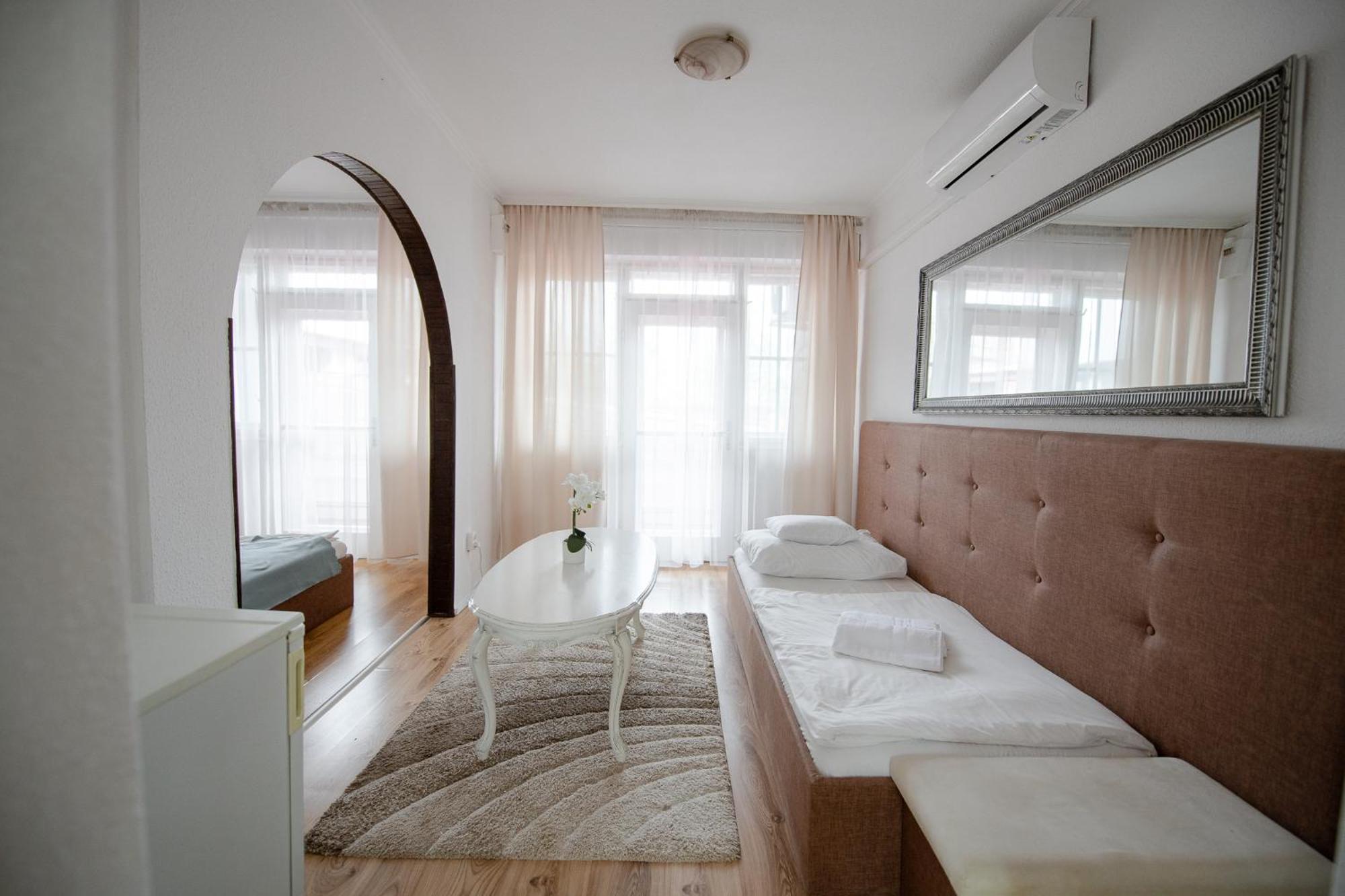 Hotel Barbizon Nyiregyhaza Ngoại thất bức ảnh