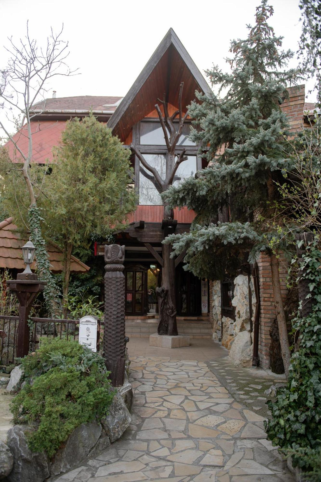 Hotel Barbizon Nyiregyhaza Ngoại thất bức ảnh