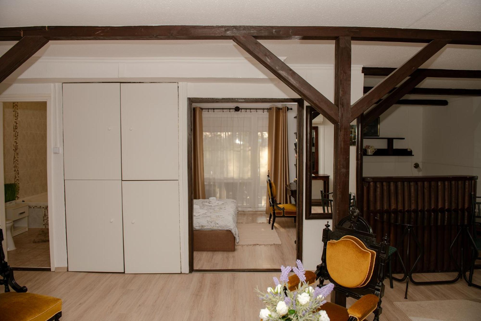 Hotel Barbizon Nyiregyhaza Ngoại thất bức ảnh