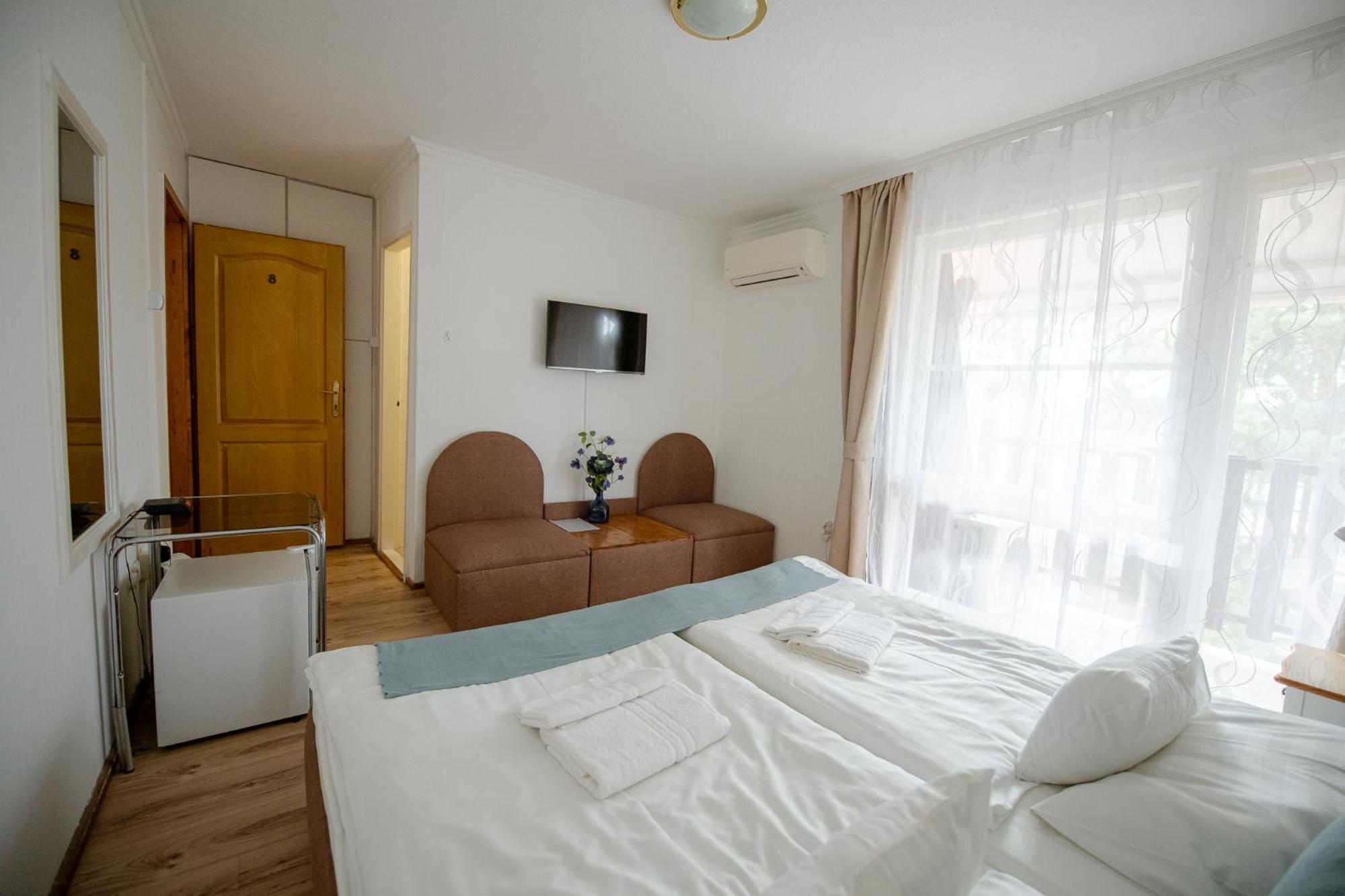 Hotel Barbizon Nyiregyhaza Ngoại thất bức ảnh