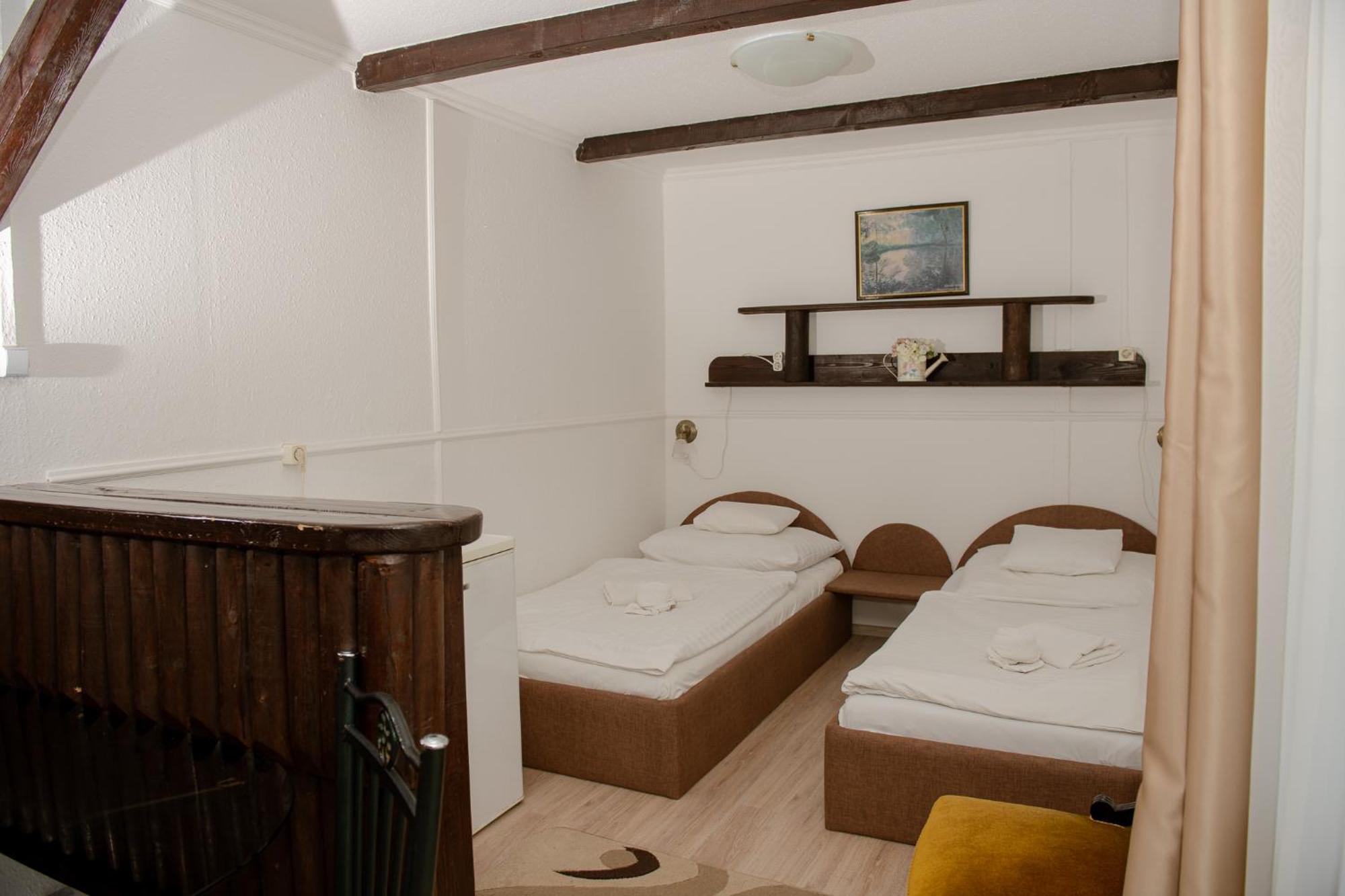 Hotel Barbizon Nyiregyhaza Ngoại thất bức ảnh