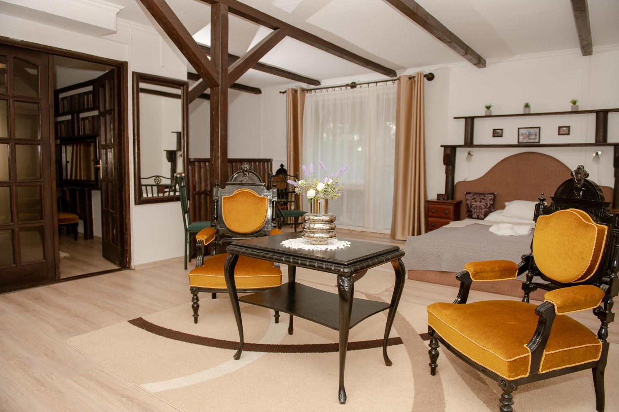 Hotel Barbizon Nyiregyhaza Ngoại thất bức ảnh