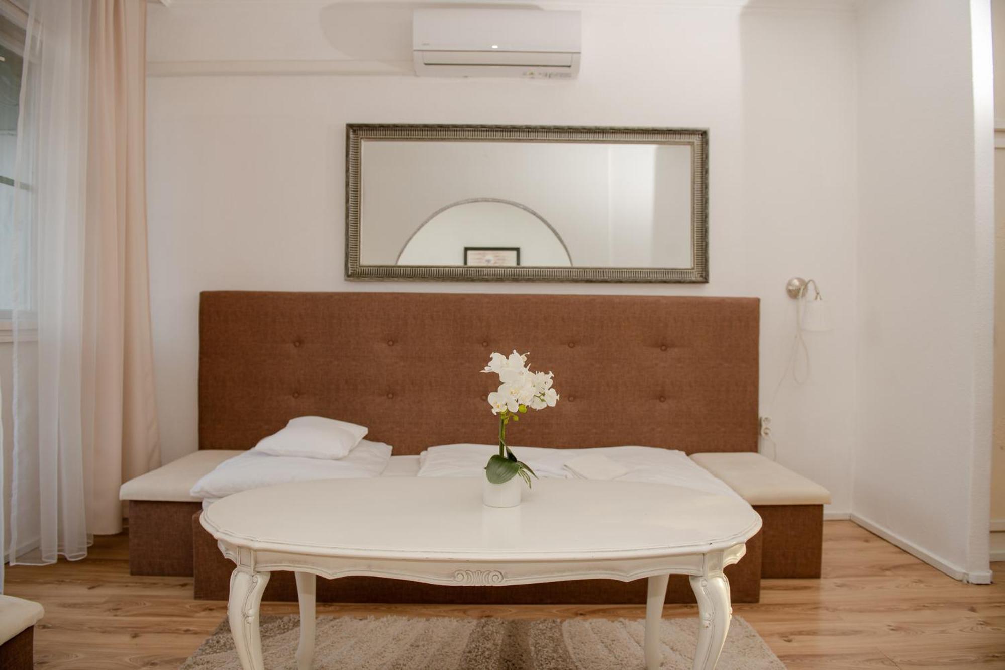 Hotel Barbizon Nyiregyhaza Ngoại thất bức ảnh