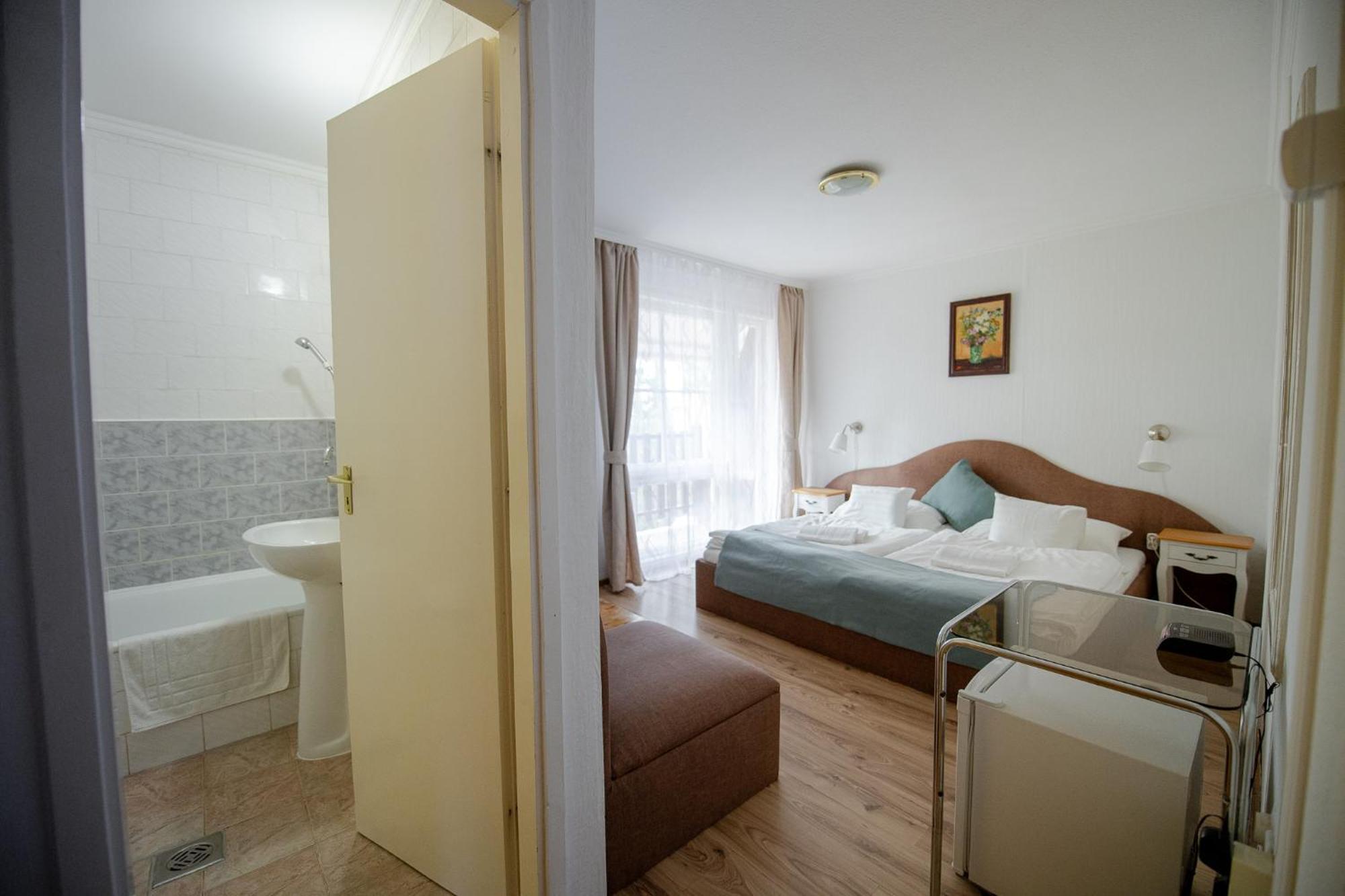 Hotel Barbizon Nyiregyhaza Ngoại thất bức ảnh