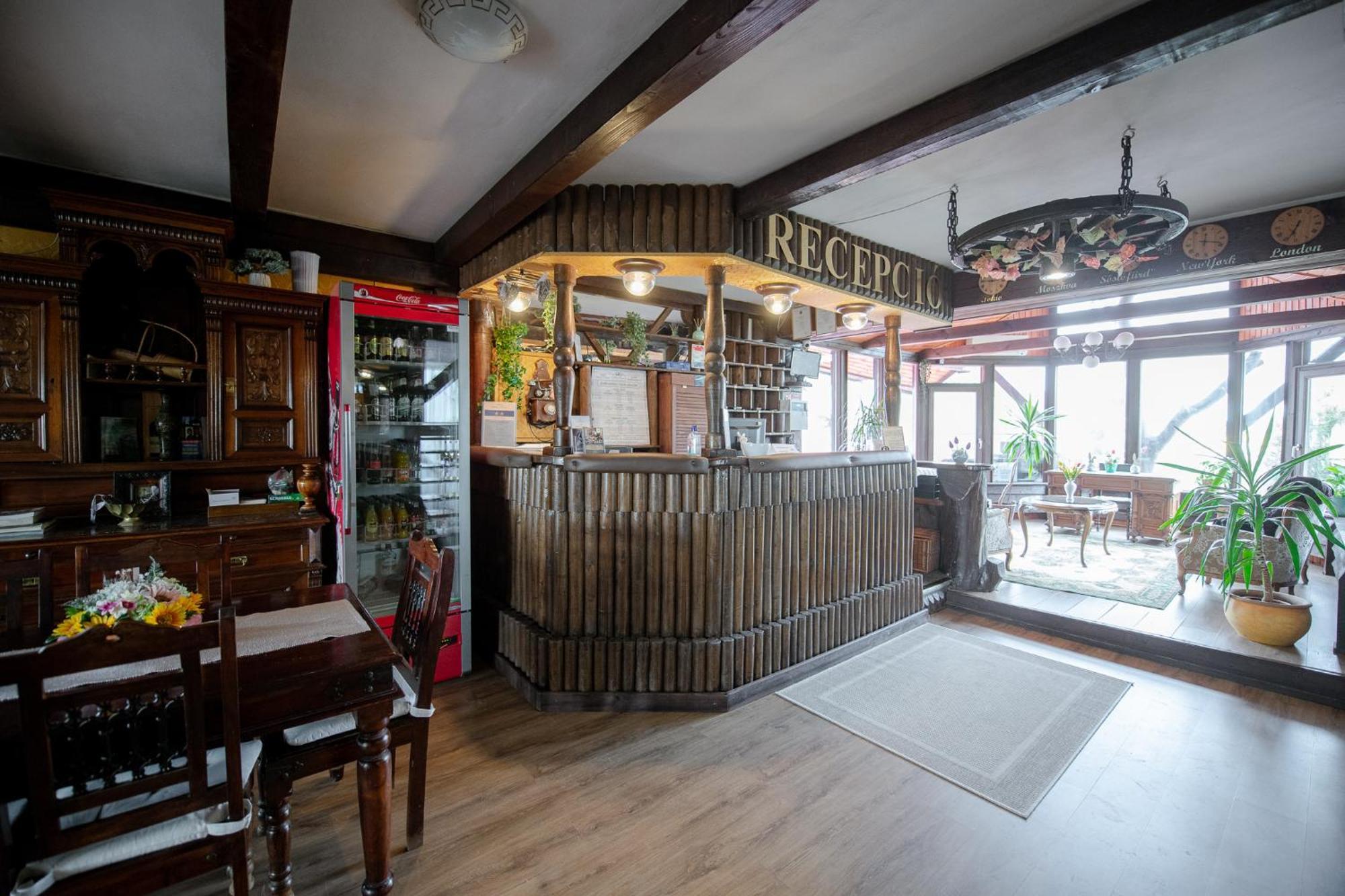 Hotel Barbizon Nyiregyhaza Ngoại thất bức ảnh
