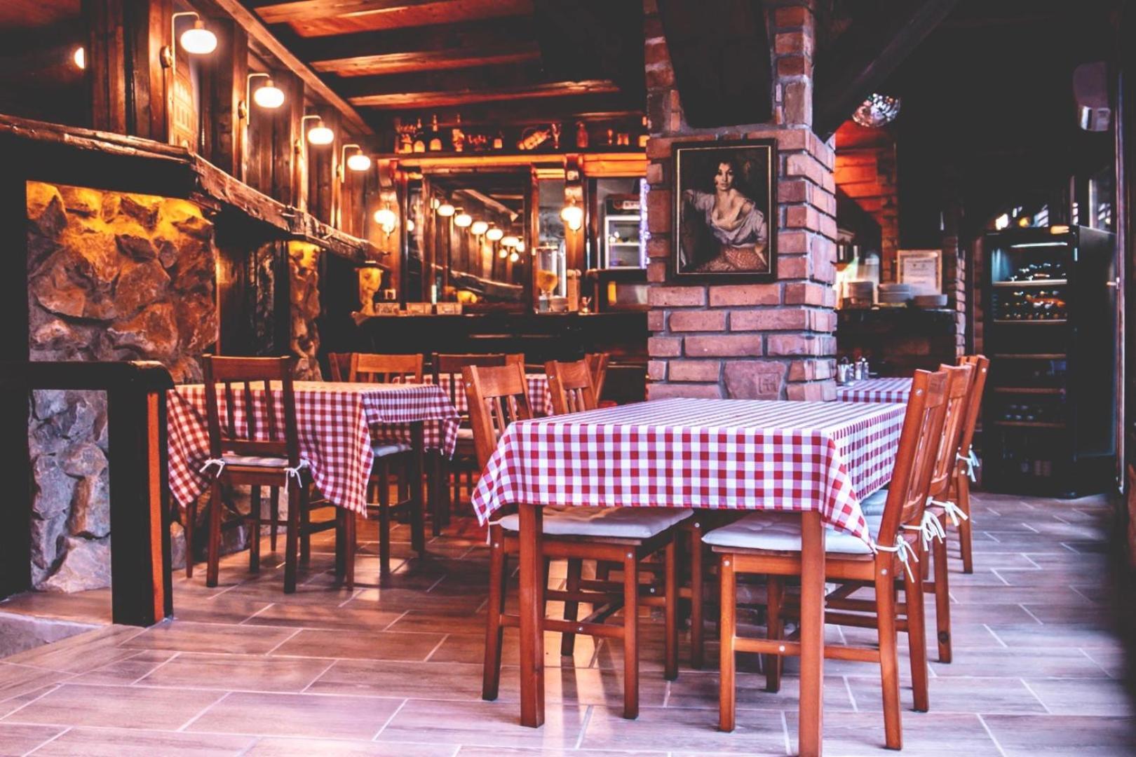 Hotel Barbizon Nyiregyhaza Ngoại thất bức ảnh