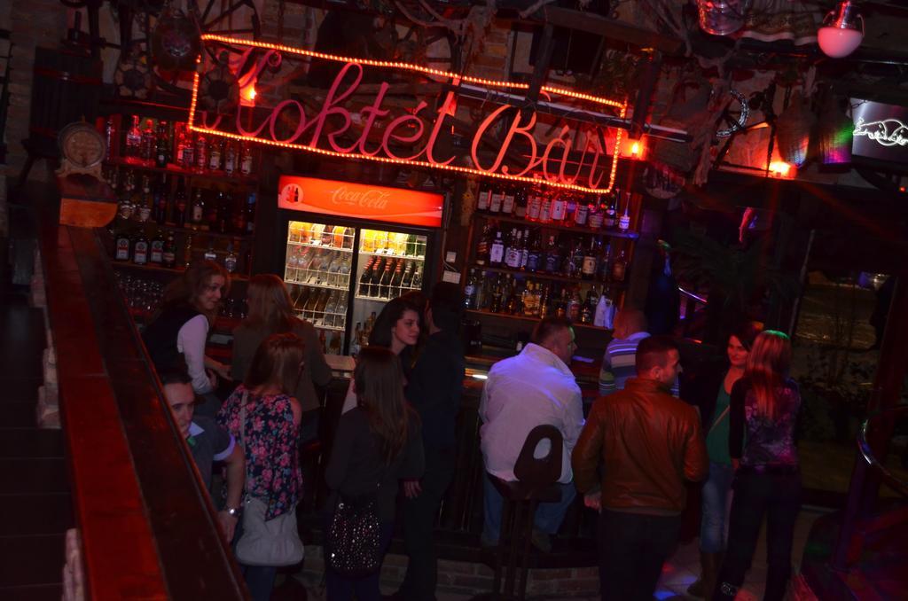 Hotel Barbizon Nyiregyhaza Ngoại thất bức ảnh